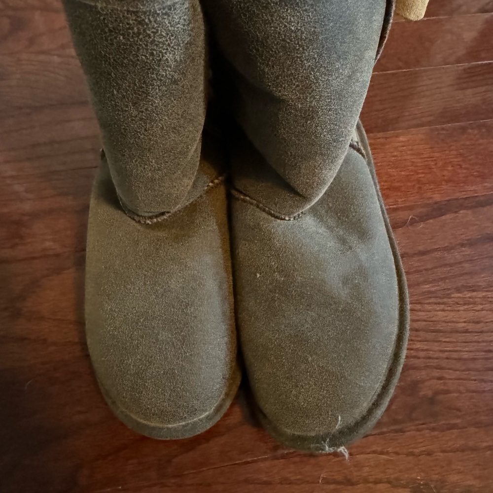 Bearpaw boots size 8